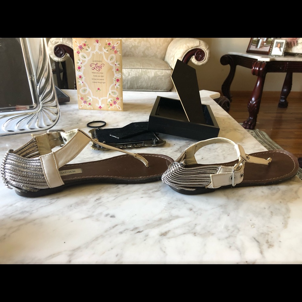 Sandals - Picture 2 of 4